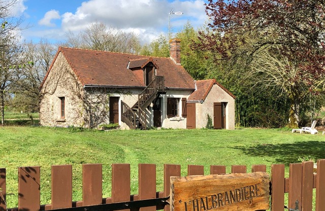 WARM GITE IN THE HEART OF BRENNE
