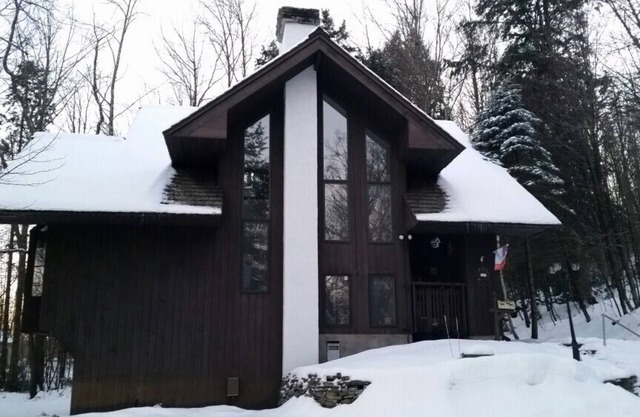 Warm & inviting 4-bedroom home, open floor plan just steps to Okemo Mtn Resort