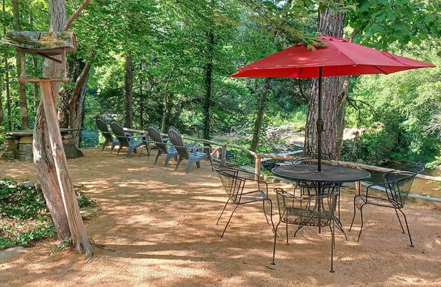 Warm + Peaceful Home w/Fire Pit on Haw River