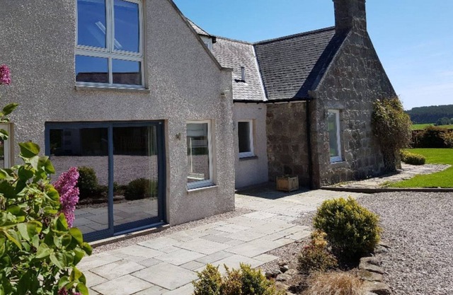 Warm & welcoming countryside living.