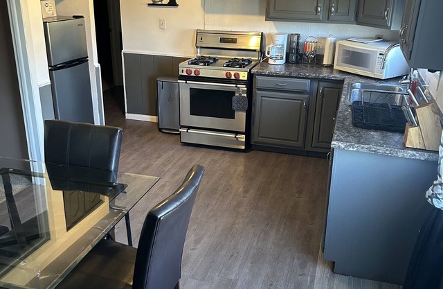 Warrensville Hts. Welcome Inn 2 bedrooms 1sofa bed