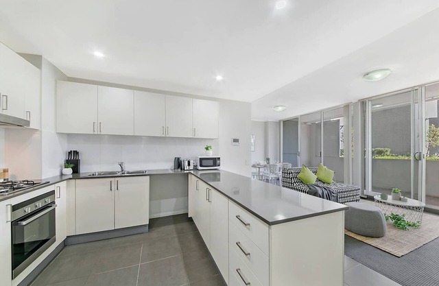 Warrick Fram | 2 Beds APT | FREE Parking | Walk to Westfield | Close to Hospital