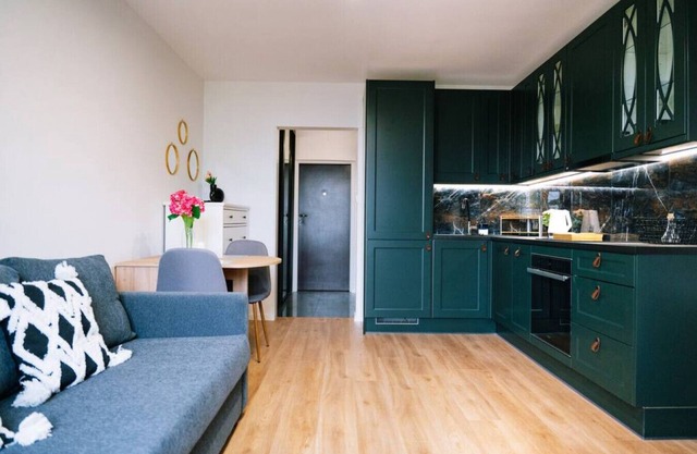 Warsaw Studio Apartment - City View, Parks nearby by Rentujemy