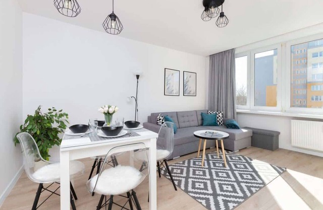 Warszawska 15 | Bright Apartment | For 4 Persons