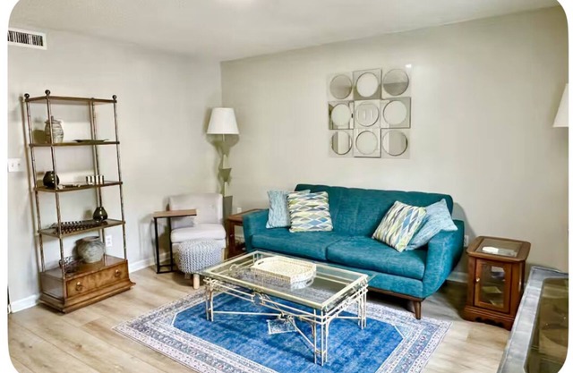 Washer, Dryer, Desk, Smart TV, Blackout Shades, Fully Stocked Kitchen Cookware