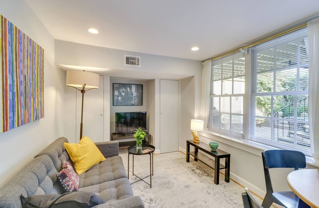 Washington DC Apartment: 2 Mi to National Mall!