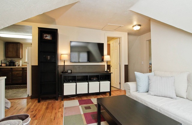Washington Park, Close to Downtown, Cherry Creek and 7 blocks from Wash Park