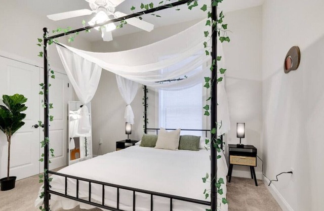 Washington210 · Cozy Mid Century Suite