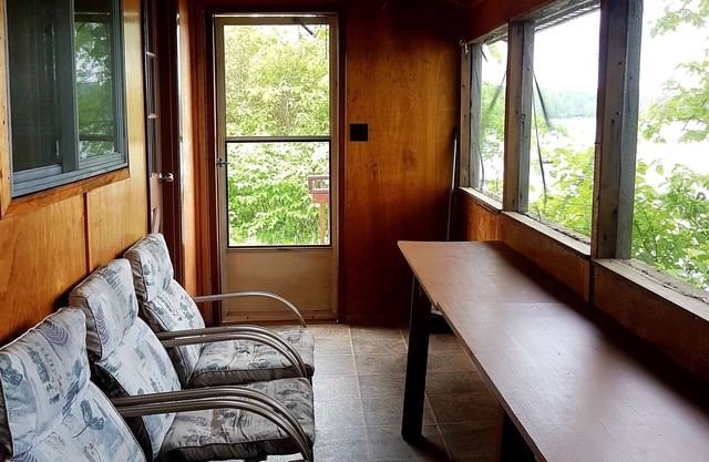 Water Front Cottage In North Frontenac