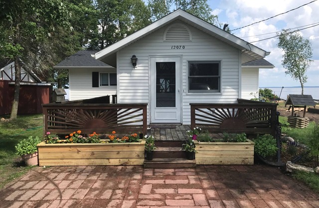 Water Front Cottage - Golden Coast of Houghton Lake, MI