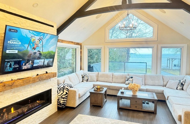 Water Front cottage in Georgina