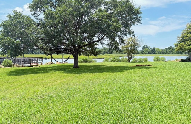 Water front, river views, fishing from backyard, Large yard to enjoy.