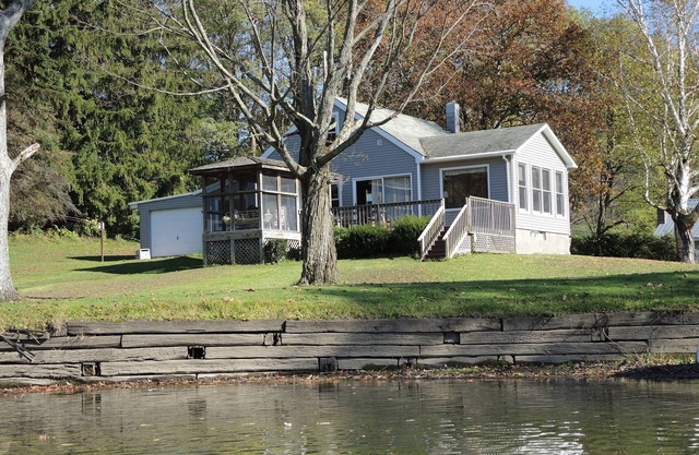 Water's Edge, Waterfront, great fishing, swimming, game room, near tournaments