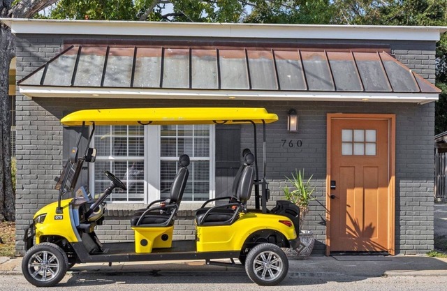 Water Street Retreat is a cozy dog-friendly studio in downtown Biloxi, steps from beaches, casinos & dining. Features a king bed, sofa bed, kitchenette, modern bath, Wi-Fi & easy parking—perfect for exploring the coast.