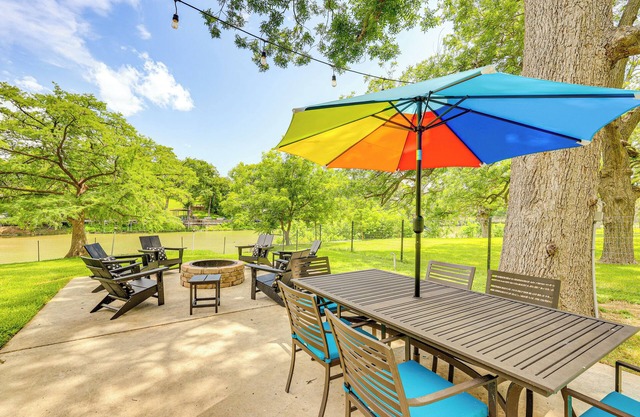 Water View Lake McQueeney Home w/Fire Pit!