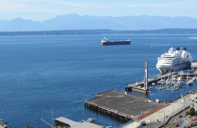 Water Views ~ 1 Blk to Pike Pl Market, 2 King Beds in Over 1350 sf ~ 6 adult max