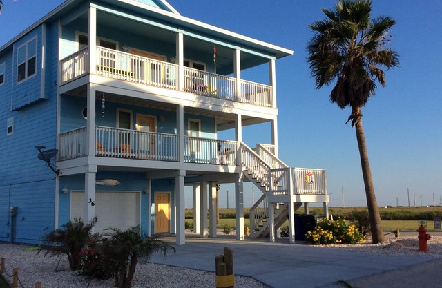 WATER VIEWS,LARGE DECKS- between Padre Island-Port Aransas LONGTERM Special Rate