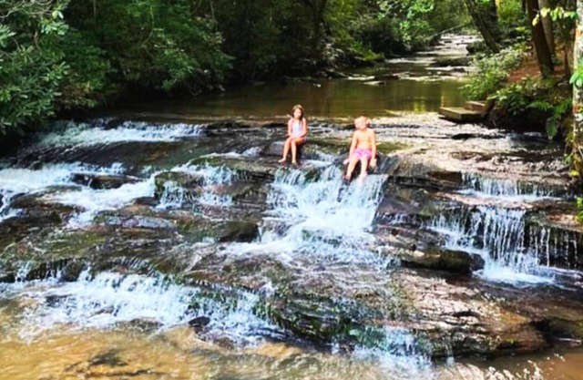 Waterfall Retreat Cabin 1, Blue Ridge Mountains, Sleeps 5-Pet Friendly-WIFI