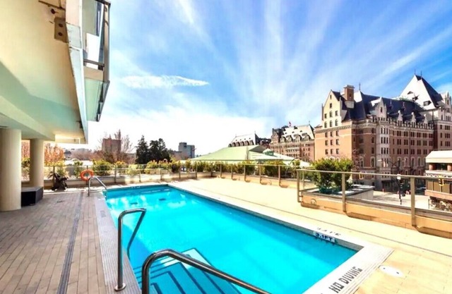 Waterfalls Hotel in Downtown With Stunning Views!