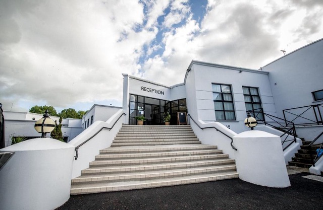 Waterfoot Hotel