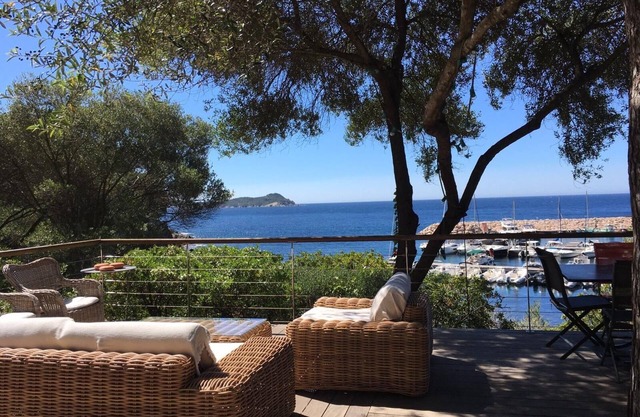 'Waterfront' - 2 separate houses (Ideal 2 families) - calm and comfort