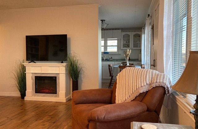 Waterfront 3 Bedroom cottage located in beautiful Turkey Point