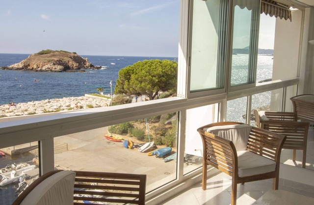 Waterfront apartment