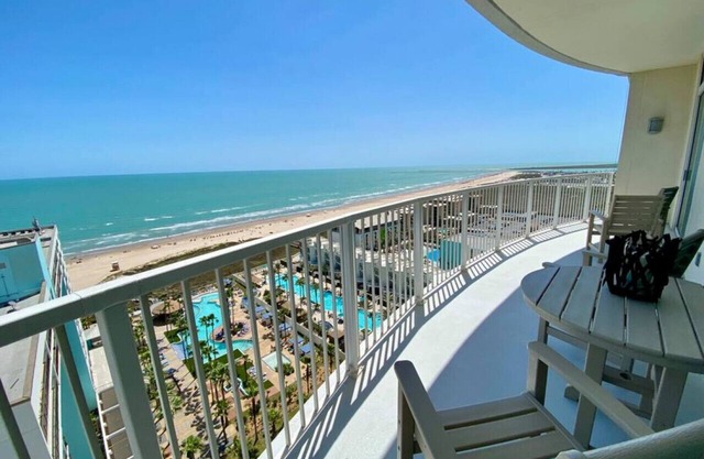 Waterfront Breeze and SpaceX views from Sapphire 1602