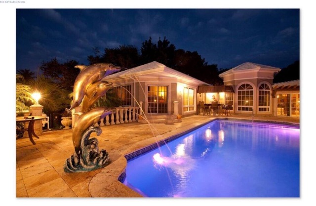 Waterfront Bay Side- LUXURY Home-Guest House w-Beach-Dock-Pool in Key Largo FL