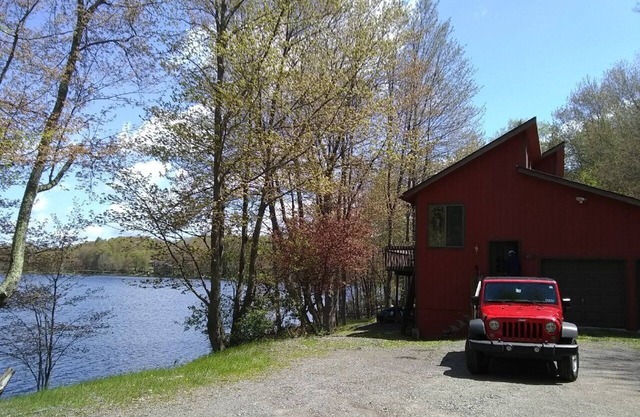 Waterfront Cabin 7 bedroom; Kayaks Wood Fire Pit