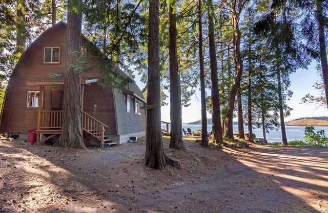 Waterfront Cabin near Roche Harbor! (Elephant House)