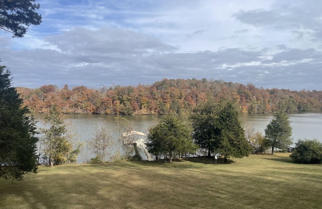 Waterfront Cabin on Leesville Lake!
