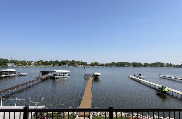 Waterfront Clear Lake home - Private Dock - use our paddle board & kayak!