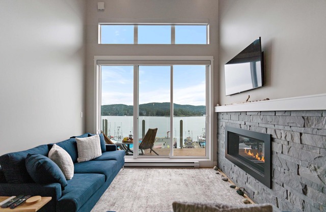 WATERFRONT Condo with BEACH Access 2Bed/2Bath
