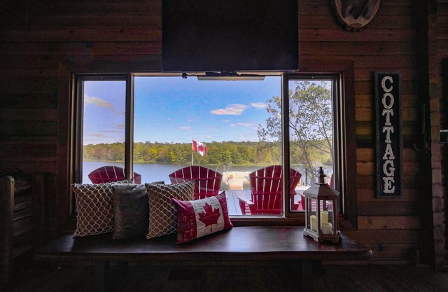 Waterfront Cottage on Georgian Bay near Honey Harbour