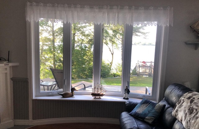 Waterfront Cottage in Prince Edward County - Close to Wellington and Wineries