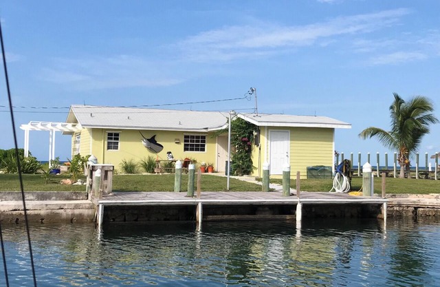 Waterfront, Family Friendly, Bahamian Retreat with 50' Dock