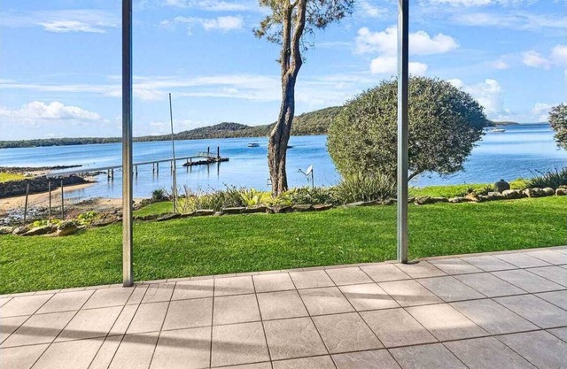 Waterfront getaway in quiet off-grid hamlet. Pet-friendly.