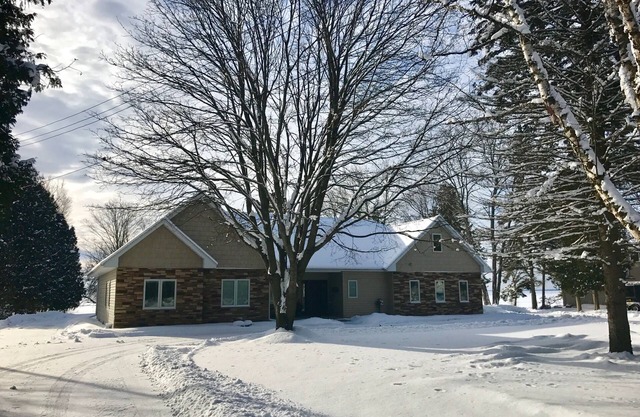 Waterfront Home 30 days or longer by Rest and Rejuvenate Inc