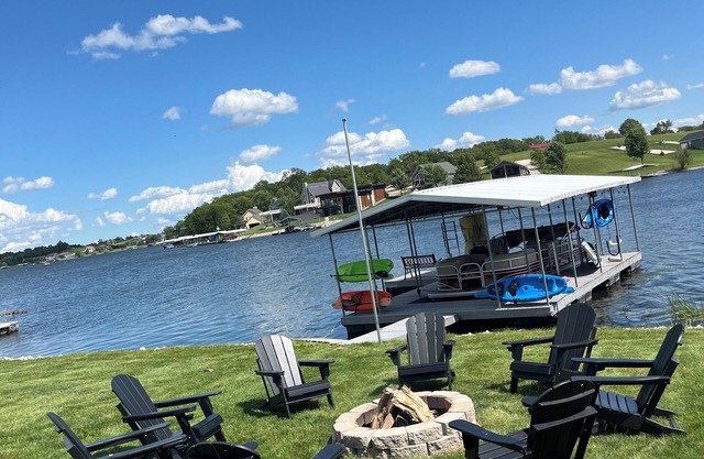 Waterfront home at Sun Valley Lake 1 hour 15 minutes south of Des Moines