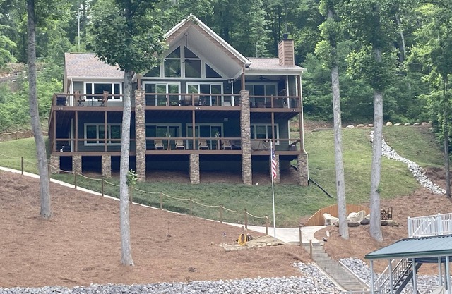 WATERFRONT Home-Big Creek- secluded cove offers the most relaxing vacation!