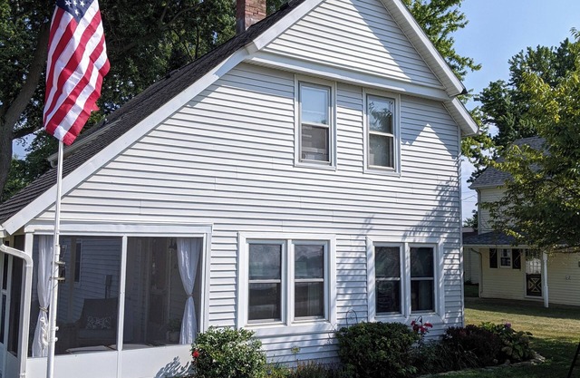 Waterfront home on the Sandusky Bay. Nice fishing spot close to Cedar Point.