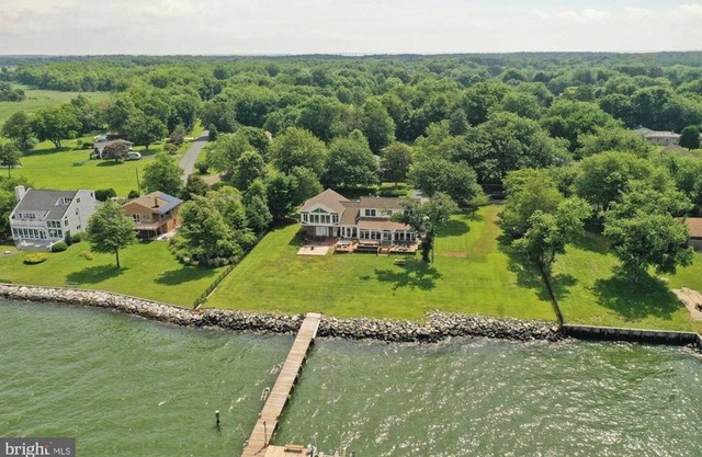 Waterfront Home on the Chesapeake Bay with Pier only 30 min from naval academy