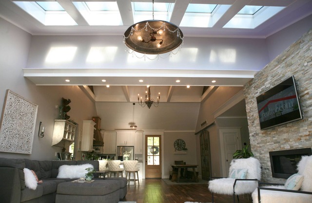 Waterfront Home W/Dock, 5 Bedroom with Hot Tub! One mile from Aqua Yacht!