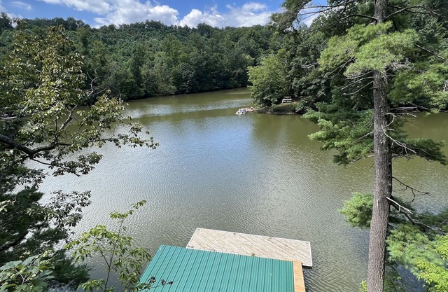 Waterfront home with 3 bedrooms and free parking