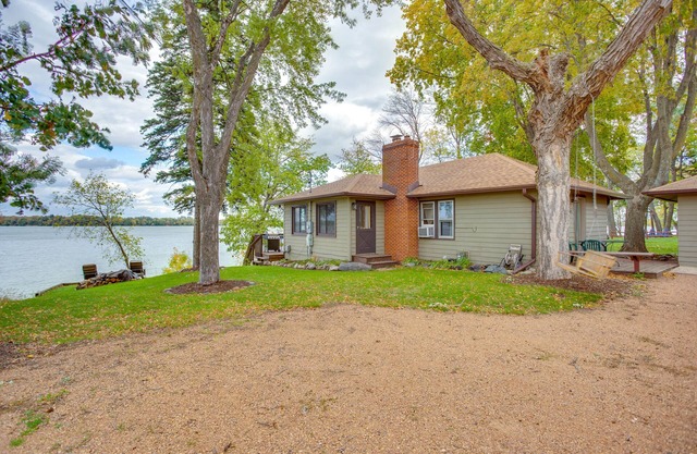 Waterfront Howard Lake Vacation Rental w/Dock