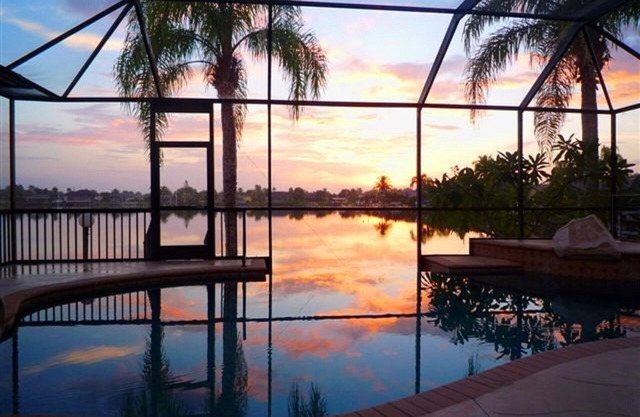 Waterfront, Infinity Pool, BOAT Included in price, Pool Table/Ping Pong, SUPs