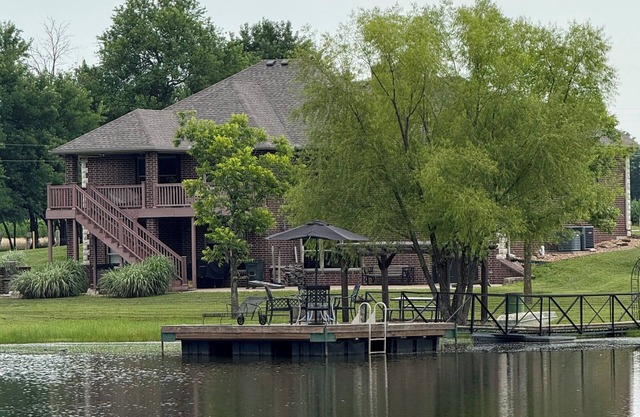 Waterfront large house with 2 outdoor living spaces on 40 acres with Winery.
