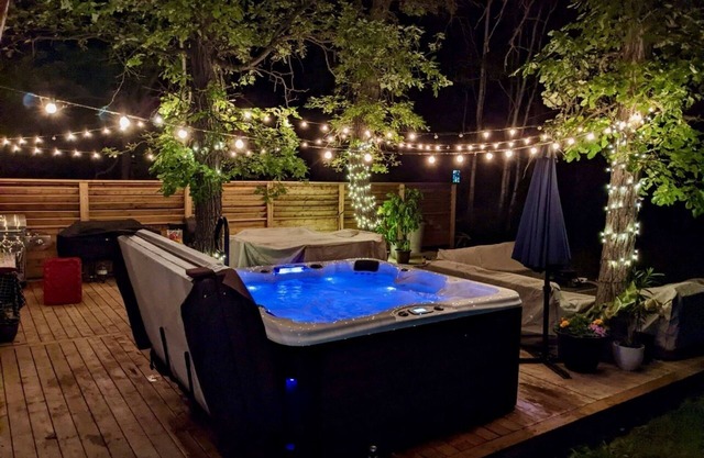 Waterfront Log Home with Beach and Hot Tub. Pet Friendly!