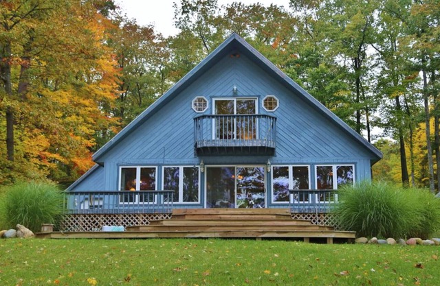 Waterfront Luxury Vacation Home Directly on Hubbard Lake